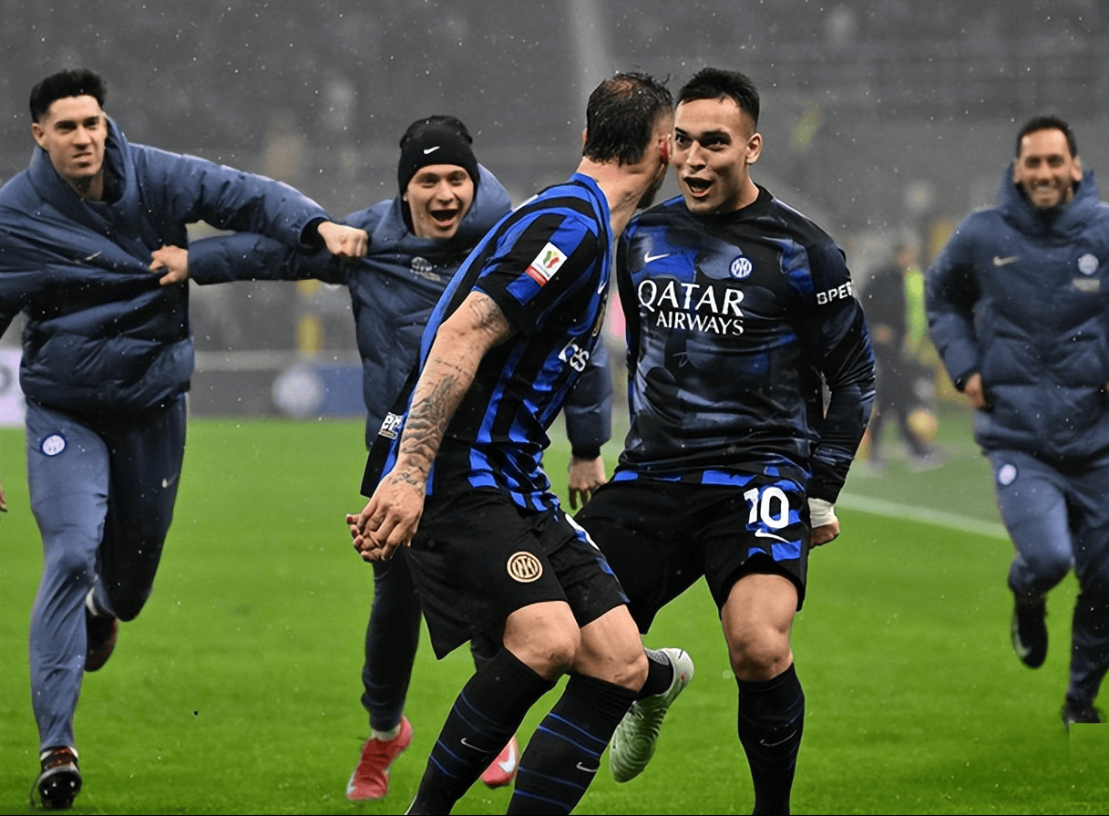 包含集结日皇家马德里调整名单以备意大利杯;回应争议环节打磨;信心回归;球探报告显示潜力的词条 包含集结日皇家马德里调整名单以备意大利杯;回应争议环节打磨;信心回归;球探报告显示潜力的词条